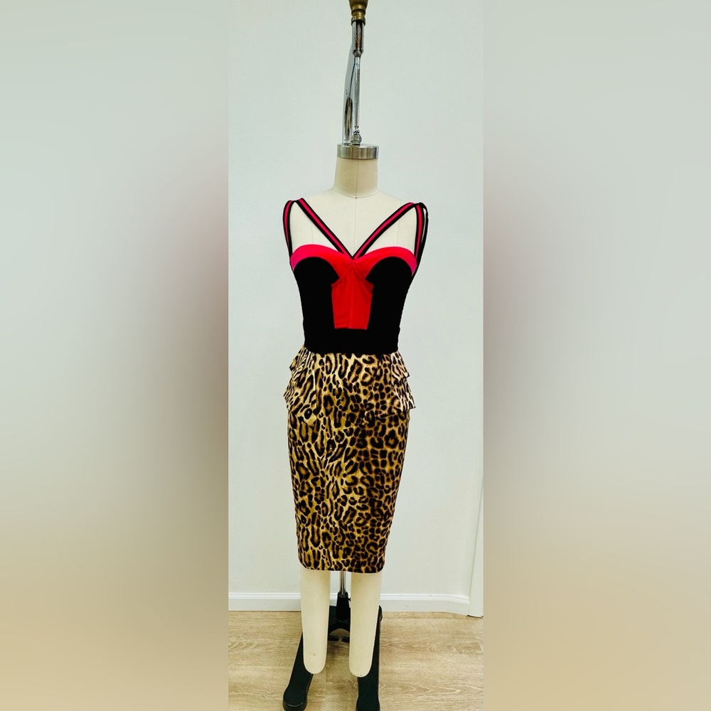Sample dress made @leclatantstudio(instagram) as is brand new  size 2-4.